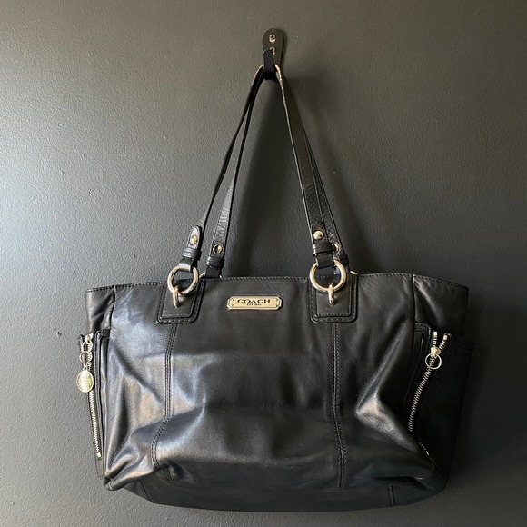 Coach Gallery Black Zipper Tote F19252 - Picture 1 of 11